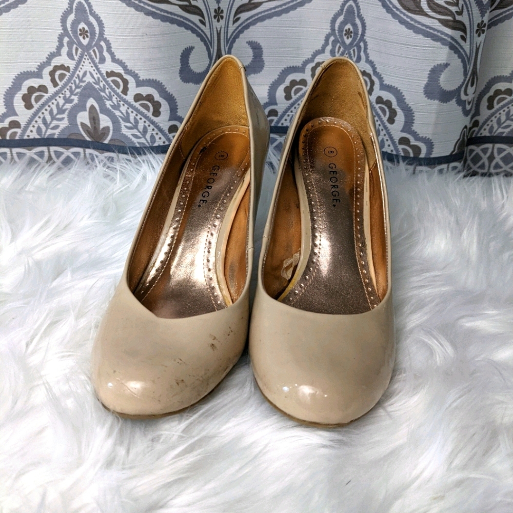 Beige/Nude patent heels